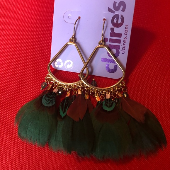 Claire’s green feather earrings - Picture 1 of 2